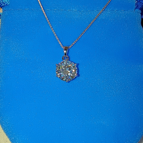 Stunning Silver Crystal Pendant Necklace - Picture 5 of 7